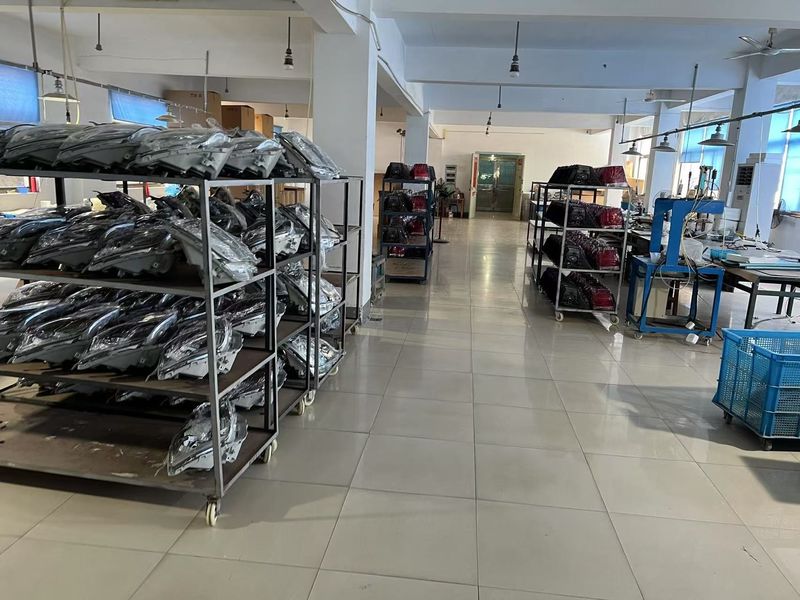 Yimi (Guangzhou) Automotive Parts Co, Ltd üreticinin üretim hattı